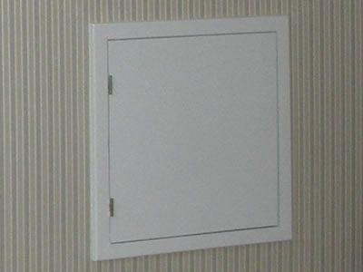 פתח שרות לקיר בטון/מתכת/עץ  30*30